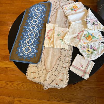 Vintage Cotton Table Linens & More (LR-RG)