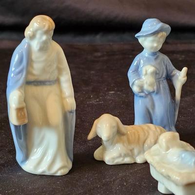 Porcelain Nativity Set (LR-JS)