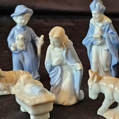 Porcelain Nativity Set (LR-JS)