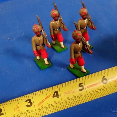 LOT 174 FOUR OLD METAL TOY SOILDIERS