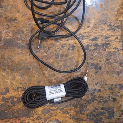 2 aux cables