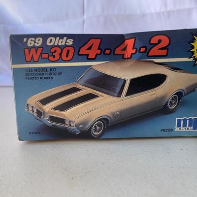 69’ Oldsmobile Cutlass W-30 4-4-2 Car Model