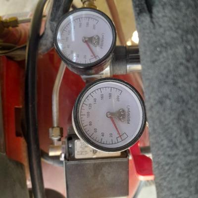 Craftsman 33-gallon 150 PSI Air compressor - Like new!