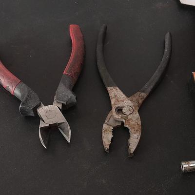Brand new Pitsburgh Hex set with a nice assortment of other small hand tools