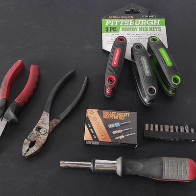 Brand new Pitsburgh Hex set with a nice assortment of other small hand tools