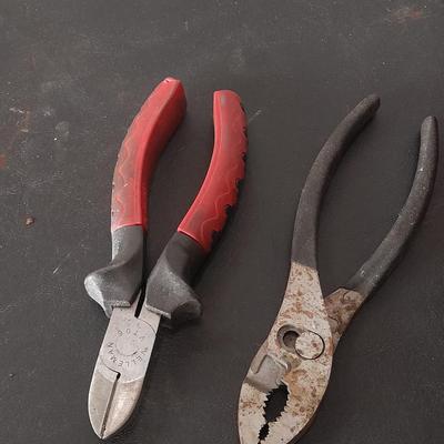 Brand new Pitsburgh Hex set with a nice assortment of other small hand tools