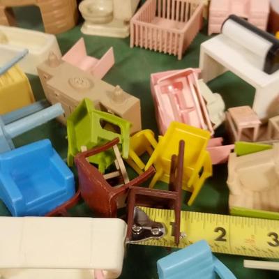 LOT 179 OLD TIN LITHO DOLL HOUSE WITH FURNITURE
