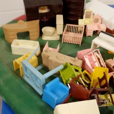 LOT 179 OLD TIN LITHO DOLL HOUSE WITH FURNITURE