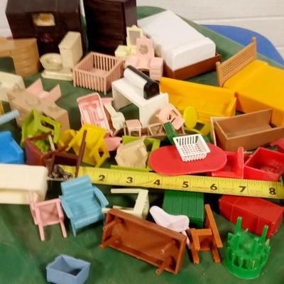 LOT 179 OLD TIN LITHO DOLL HOUSE WITH FURNITURE