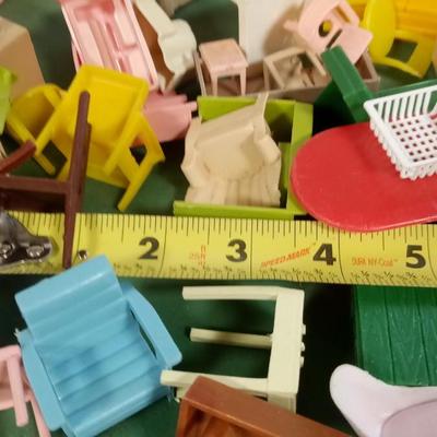 LOT 179 OLD TIN LITHO DOLL HOUSE WITH FURNITURE