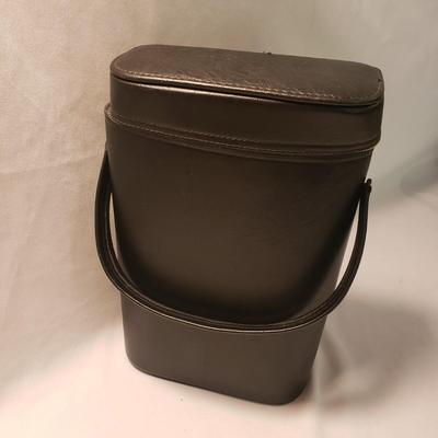 Flasks w/ Carrying Cases and more (D-KD)