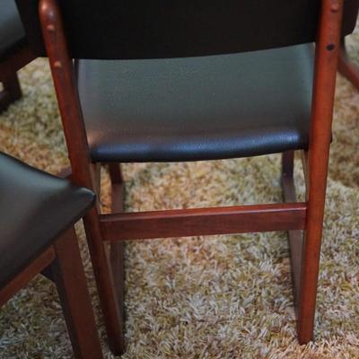MCM DINING CHAIRS OF WALNUT WITH BLACK VINYL SEATS & BACKS