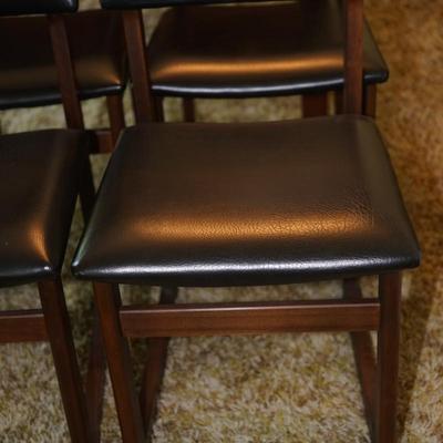 MCM DINING CHAIRS OF WALNUT WITH BLACK VINYL SEATS & BACKS