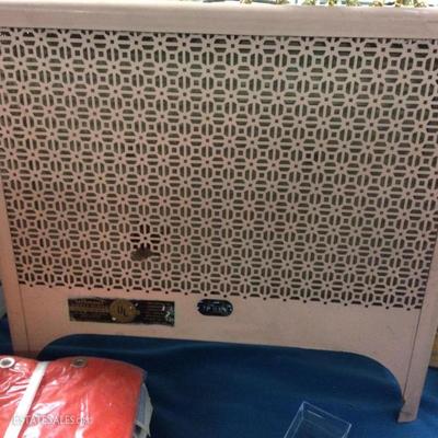 Pierced Metal Lattice 1945 TRILMONT Philadelphia Electrical Heater