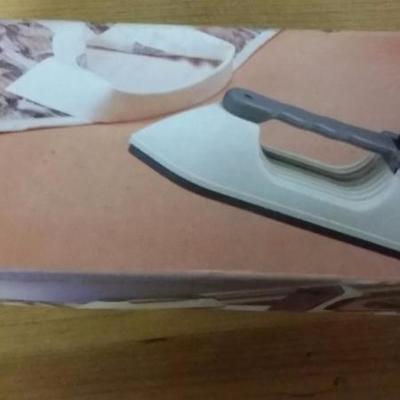1970s-French Steam Iron by SisanÂ â€“ with the original box 
