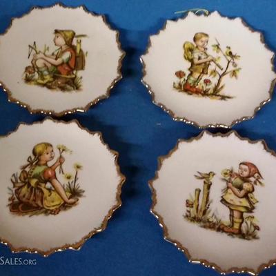1960s Set of 4 Little Round Hummel like ceramic wall plates-Made in Japan