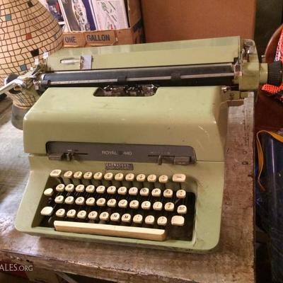 1960s Royal 440 Manual Typewriter