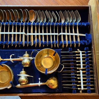 Vintage Jim's Gems Bronze Factory Cutlery 100-Piece Set