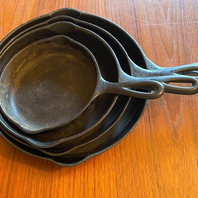 Cast Iron Skillets/Frying Pans