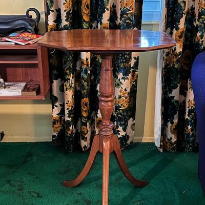 Wood Pedestal Table