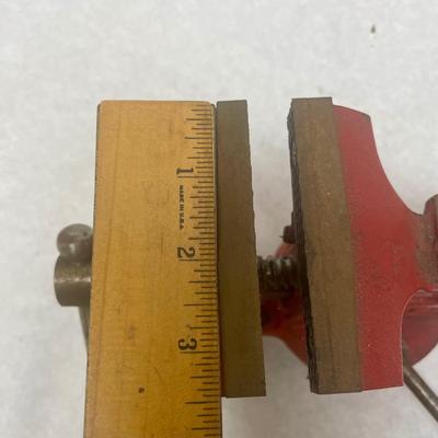 Olympia 3 1/2” Bench Vice