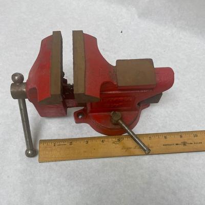Olympia 3 1/2” Bench Vice