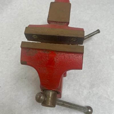 Olympia 3 1/2” Bench Vice