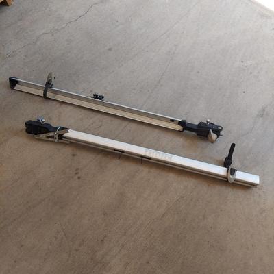 Bike Rack - Thule ThruRide Roof Rack (G-BBL)