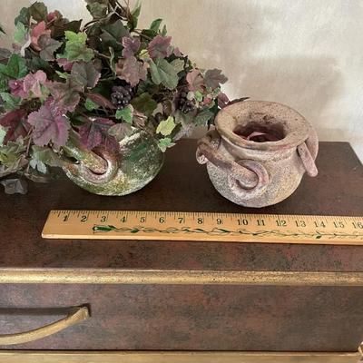 Lot of 4 Stone-like pots - decor only