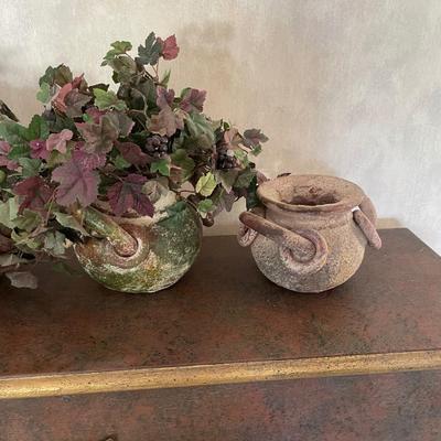Lot of 4 Stone-like pots - decor only