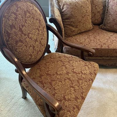 Bernhardt sofa and chair, like new condition. All pillows included