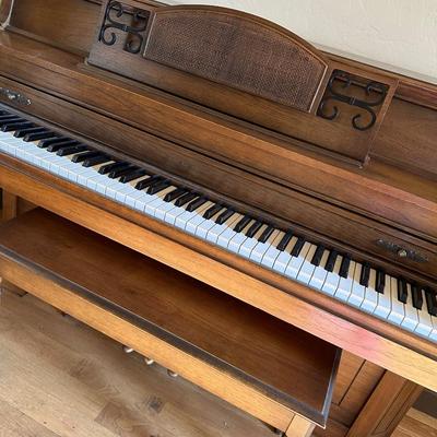 Everett upright piano. Beautiful condition.