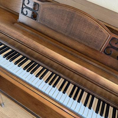Everett upright piano. Beautiful condition.