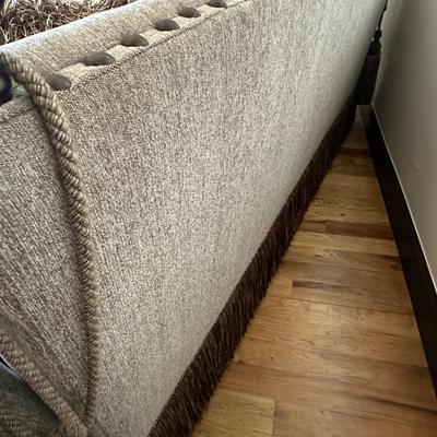 Beautiful large scale, sofa, tan and brown colors made by Markor international-LIKE NEW CONDITION
