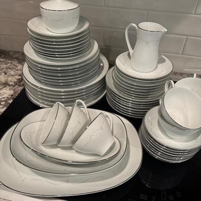 Entire set of Noritake Whitebrook all pieces included in photos