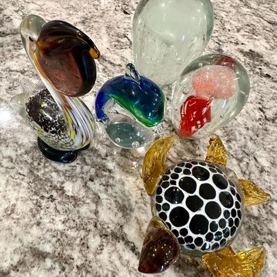 Pretty Paperweights! Lot of 5 Pelican, Turtle, Dolphin and jelly fish