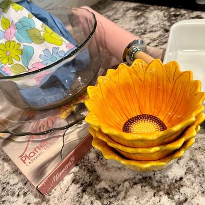 Cute kitchen Items! Glass bowl and platter, pink rolling pin, and apron