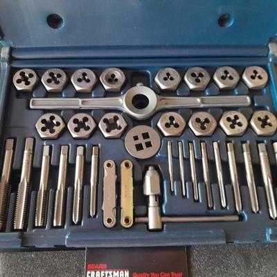 Like new! Craftsman 35 - piece Tap and Die set Combination standard / Metric
