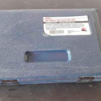 Like new! Craftsman 35 - piece Tap and Die set Combination standard / Metric