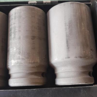 Like New Pittsburgh Chrome Molybdenum socket set with metal box