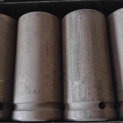 Like New Pittsburgh Chrome Molybdenum socket set with metal box