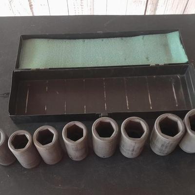 Like New Pittsburgh Chrome Molybdenum socket set with metal box