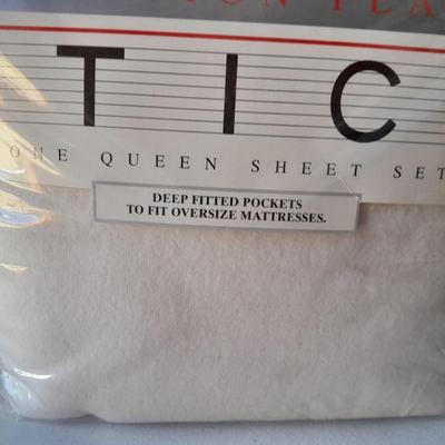 Brand New - UTICA Queen 100% Cotton Flannel sheet set - Just in Time for FALL! Deep pocket