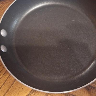 3 skillets and a pot holder set