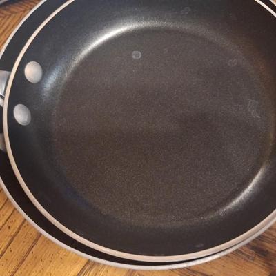3 skillets and a pot holder set
