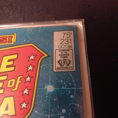 DC "JUSTICE LEAGUE OF AMERICA" COMIC BOOK