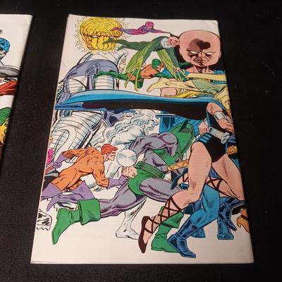 2 MARVEL UNIVERSE COMIC BOOKS