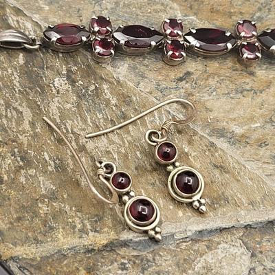 Garnets Galore - Necklace, Bracelet, Earrings 43.3gr