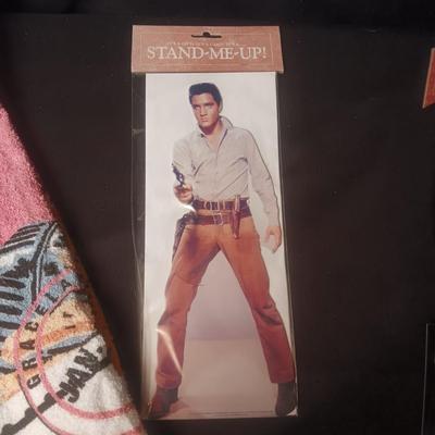 ELVIS 2 PC TOWEL SET AND A STAND ALONE GREETING CARD
