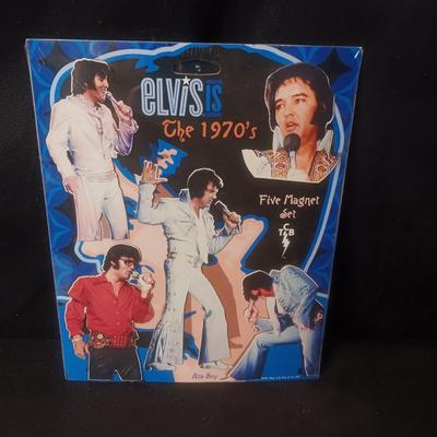 ELVIS COLLECTIBLE MAGNET SET AND AN 8X10 PHOTO